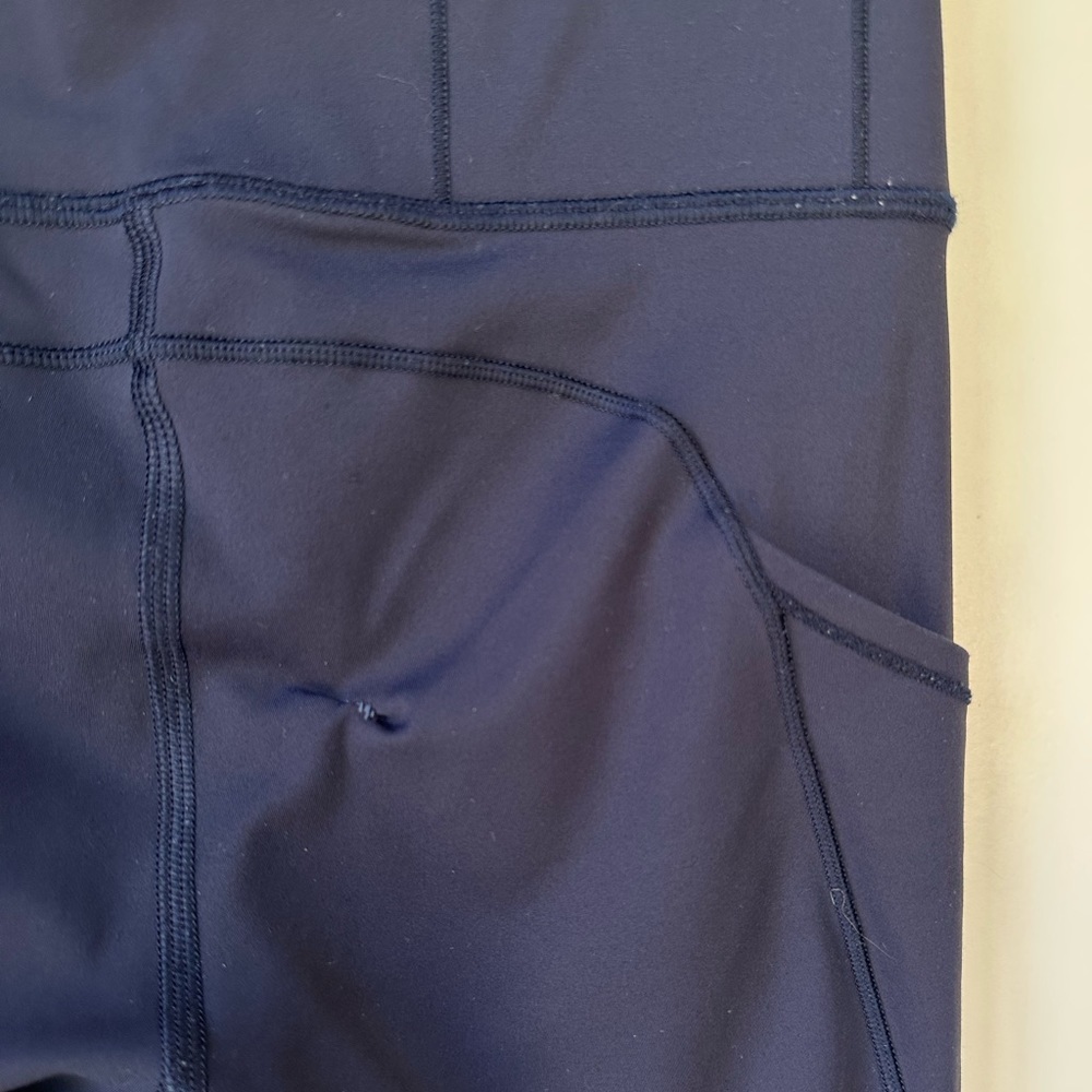 LuluLemon Fast & Free Crop (19") Midnight Navy, size 2 - Picture 6 of 7